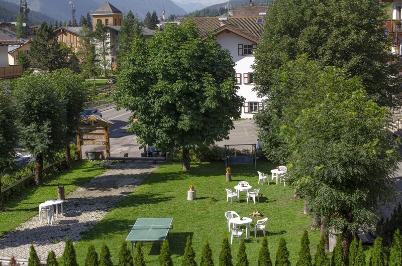 Hotel Europa Pera di Fassa giardino