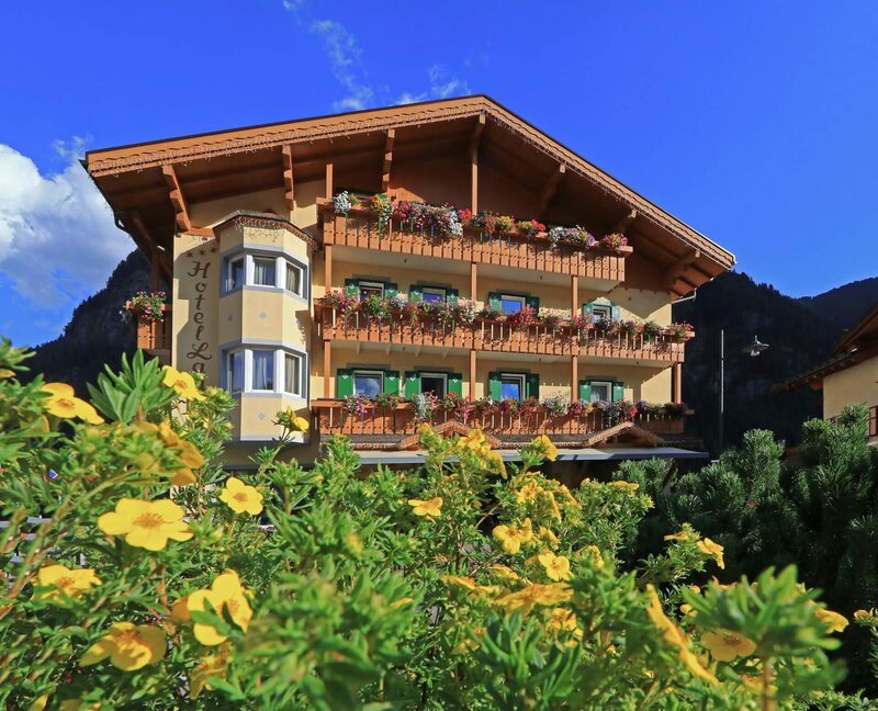 Hotel Ladina Campitello