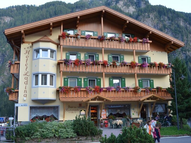 Hotel Ladina - Campitello di Fassa - Fassatal