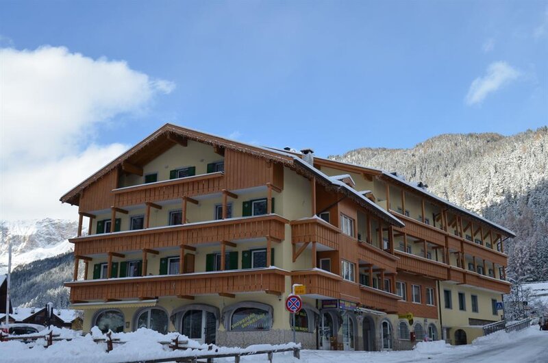 Hotel Ladina Inverno lato sud