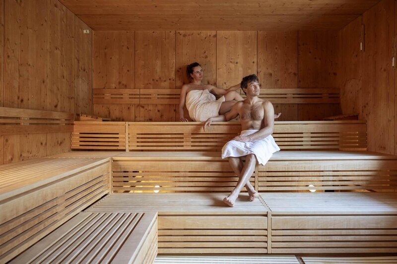 Sauna con modelli 11