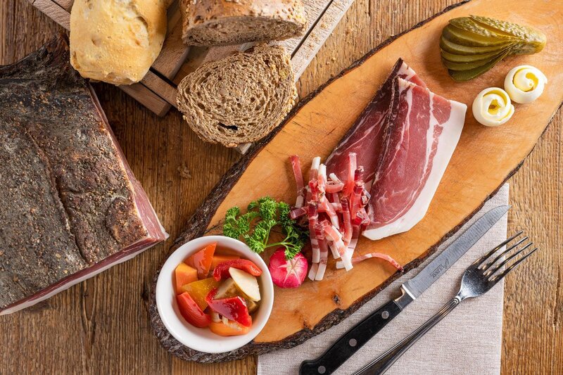 Tagliere di speck locale scelto, stagionato minimo