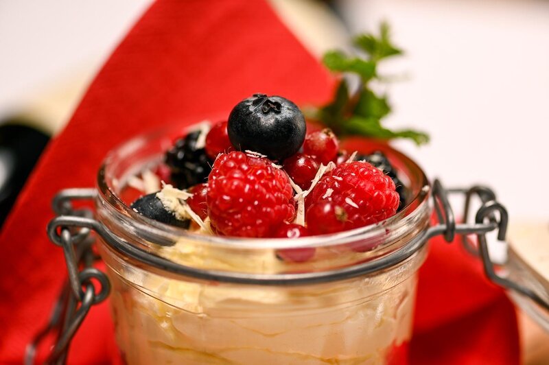 Crema di mascarpone con frutti di bosco e cioccola