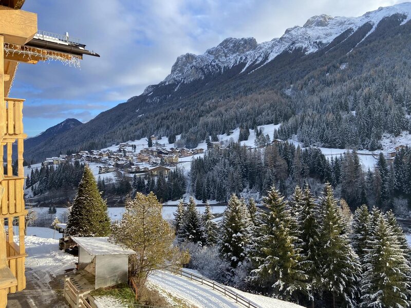 Vista montagne dalla terrazza Alaléria