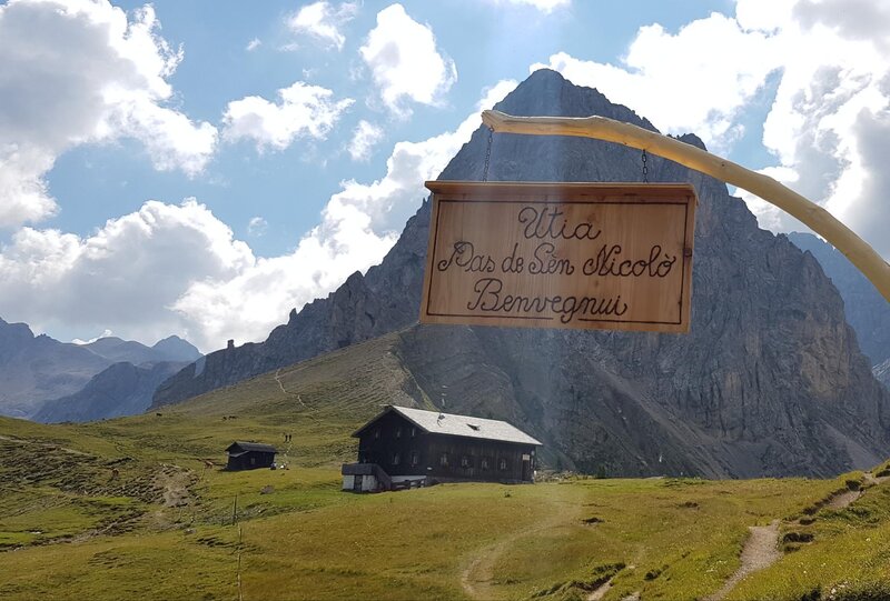 Rifugio-Passo-San-Nicolo-Val-di-Fassa_estate3