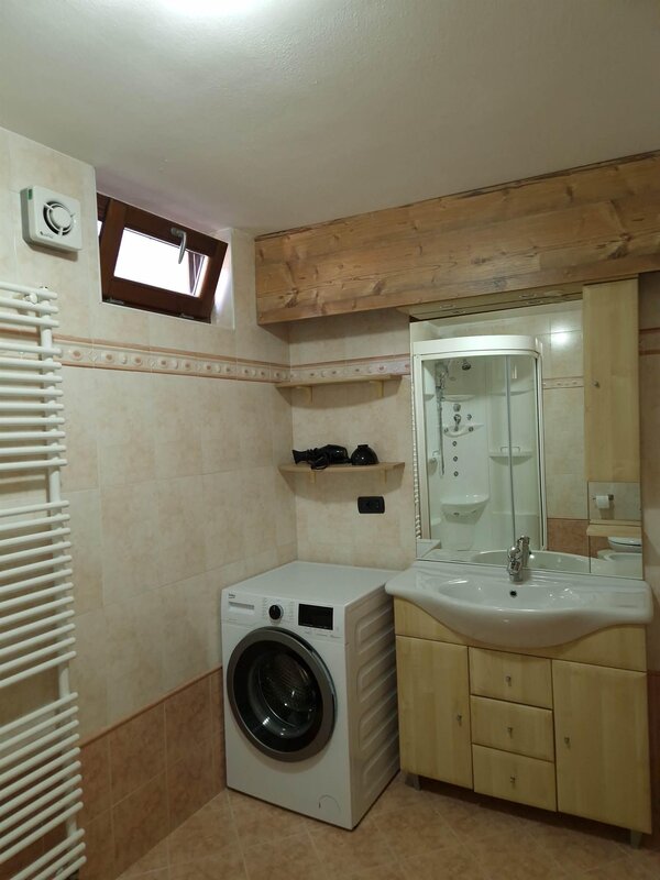 CesaPegghy_Bagno1LavelloLavatrice