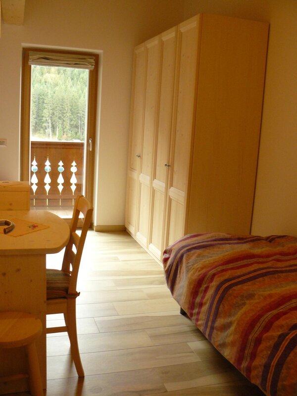 Bedroom with two single beds