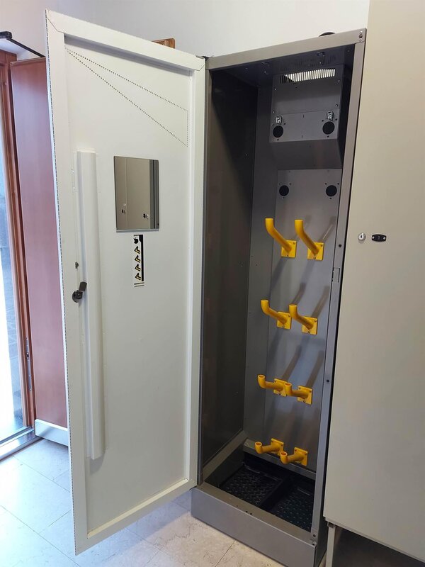 Ski locker