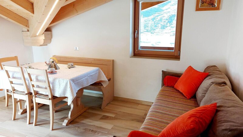 Wohnzimmer mit Kochnische