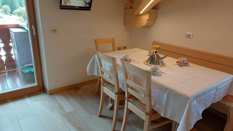 Wohnzimmer mit Kochnische