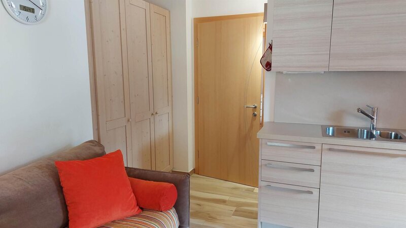 Wohnzimmer mit Kochnische