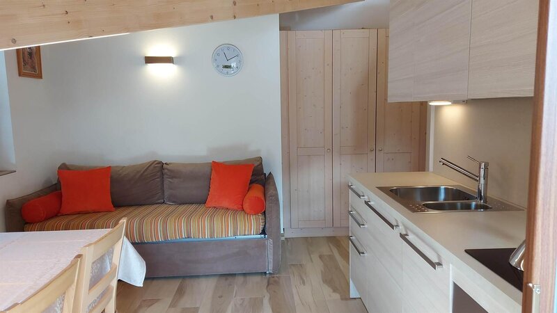 Wohnzimmer mit Kochnische