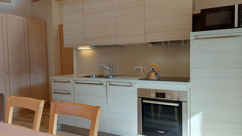 Wohnzimmer mit Kochnische