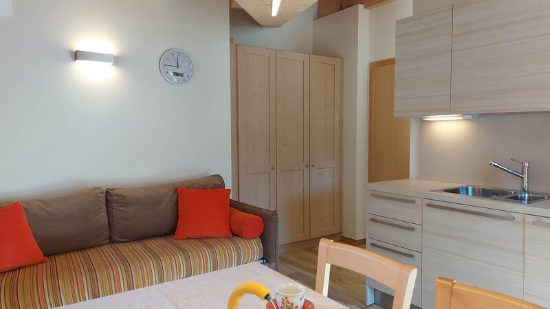 Wohnzimmer mit Kochnische