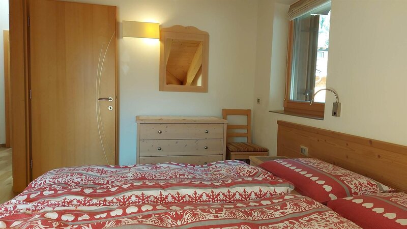 Schlafzimmer mit Doppelbett