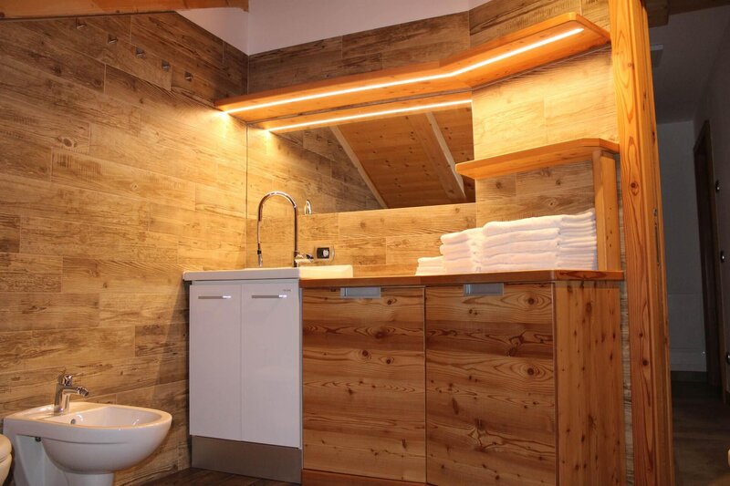 bagno grande con vasca