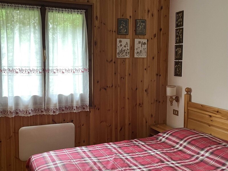 Camera con letto matrimoniale