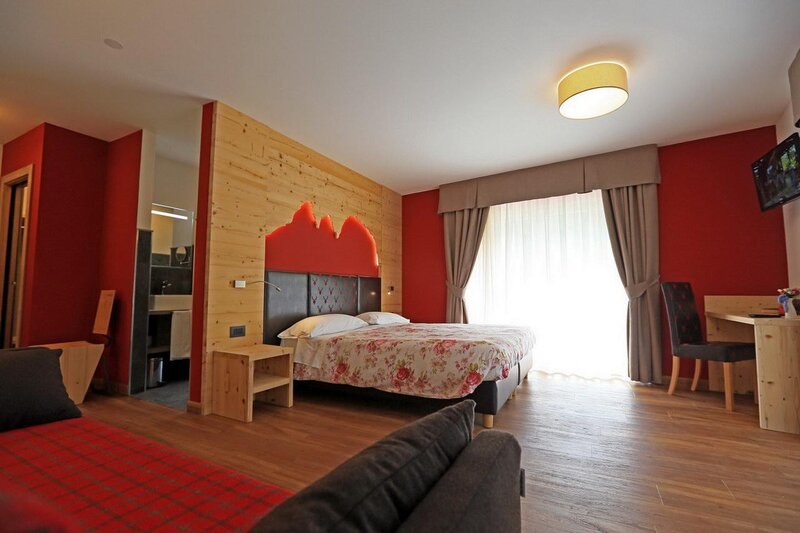 JUNIOR SUITE PARETE ROSSA