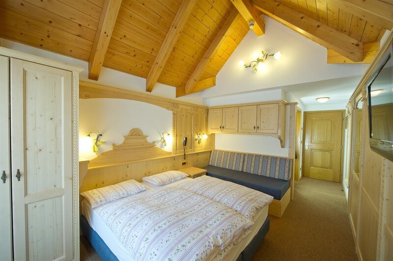 Room with 2/3 beds