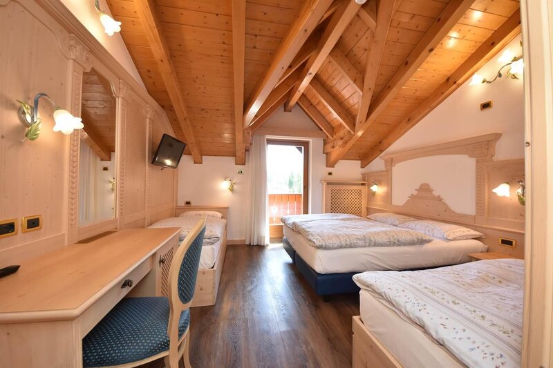 Room with 4 beds