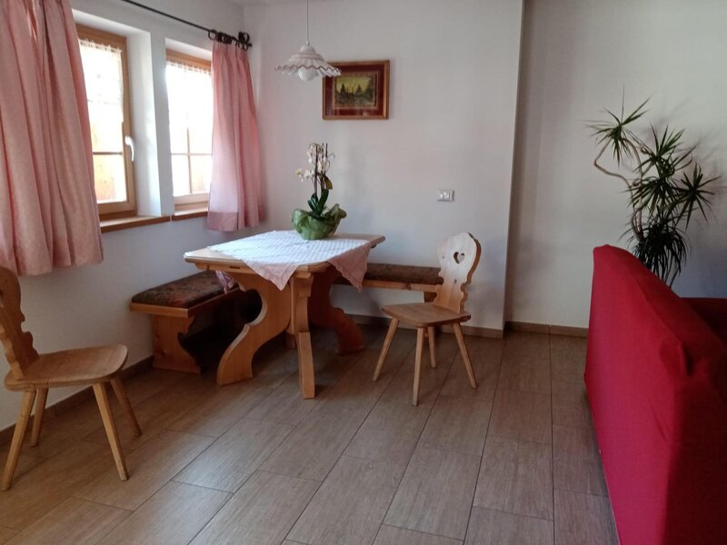foto-tavolo-soggiorno-appartamento