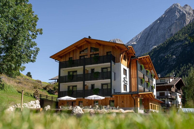 spires_outdoor_MattiaRizzi_20250918__MR53988_LowRe