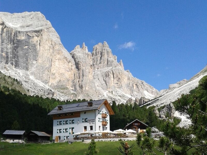 Hut Stella Alpina - Loc. Gardeccia - Pozza di Fassa