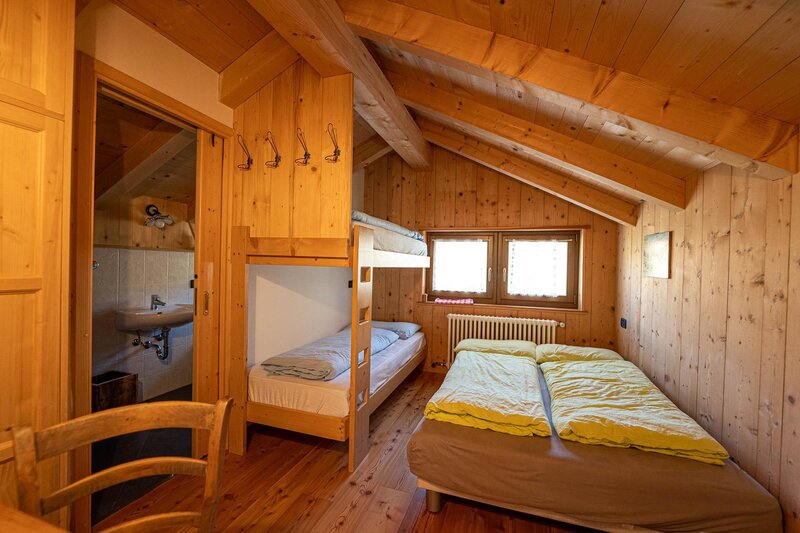 Archivio-APT-Val-di-Fassa_MRizzi_Rifugio-Dona-est1