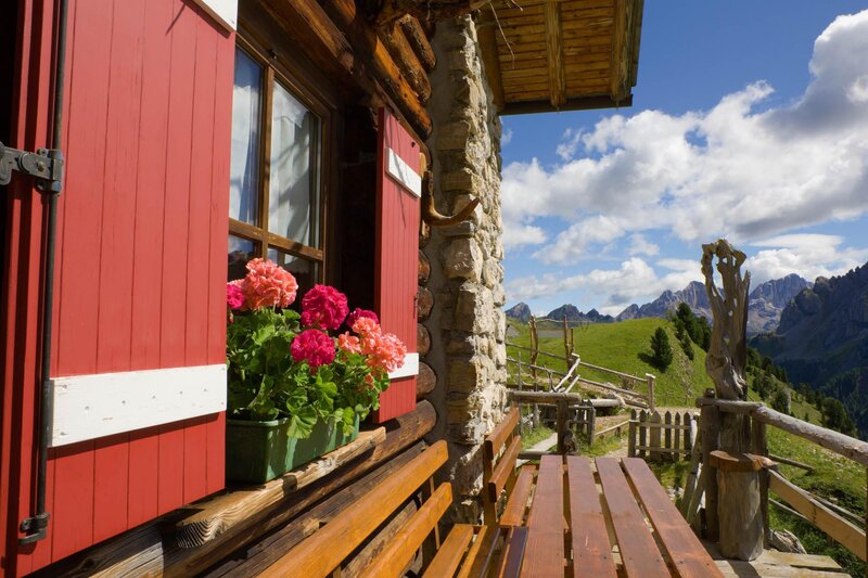 Rifugio-Vallaccia-Monzoni_Archivio-ApT-Val-di-Fass