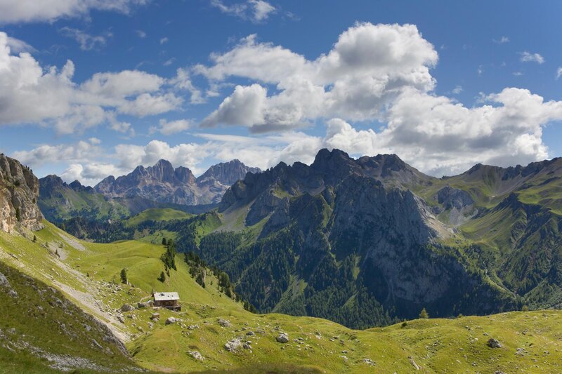 Rifugio-Vallaccia-Monzoni_Archivio-ApT-Val-di-Fass