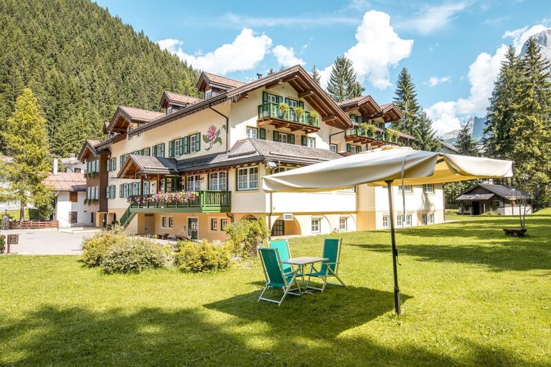 parco_Hotel Villa Rosella_Canazei_Val di fassa_Dol