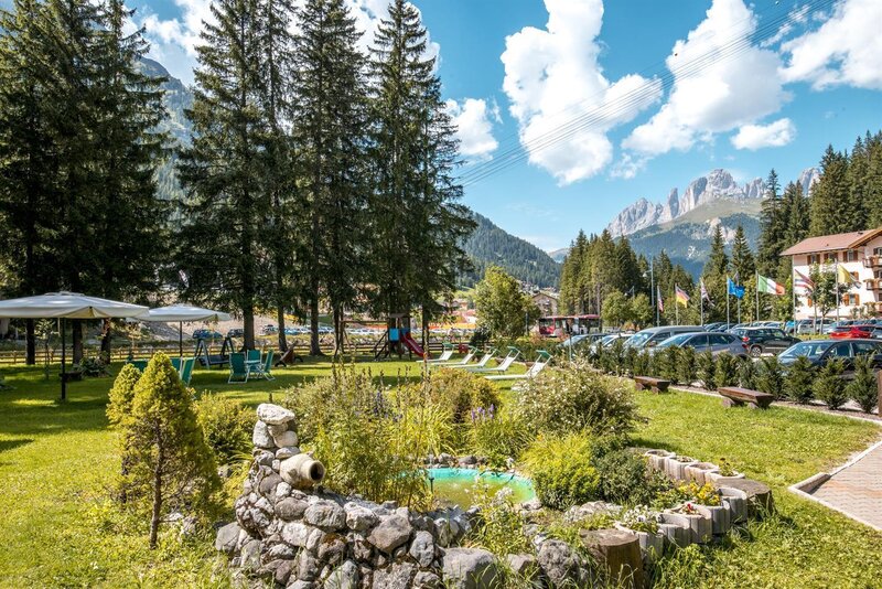 parco_Hotel Villa Rosella_Canazei_Val di fassa_Dol