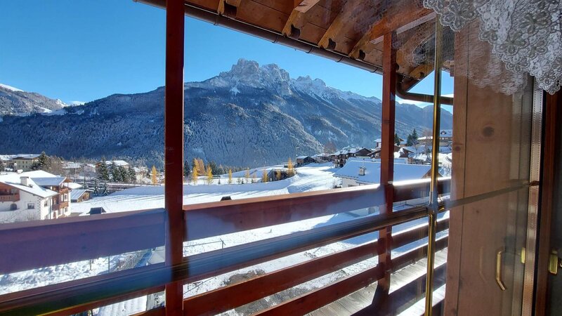 Vista dal balcone con Cima 12