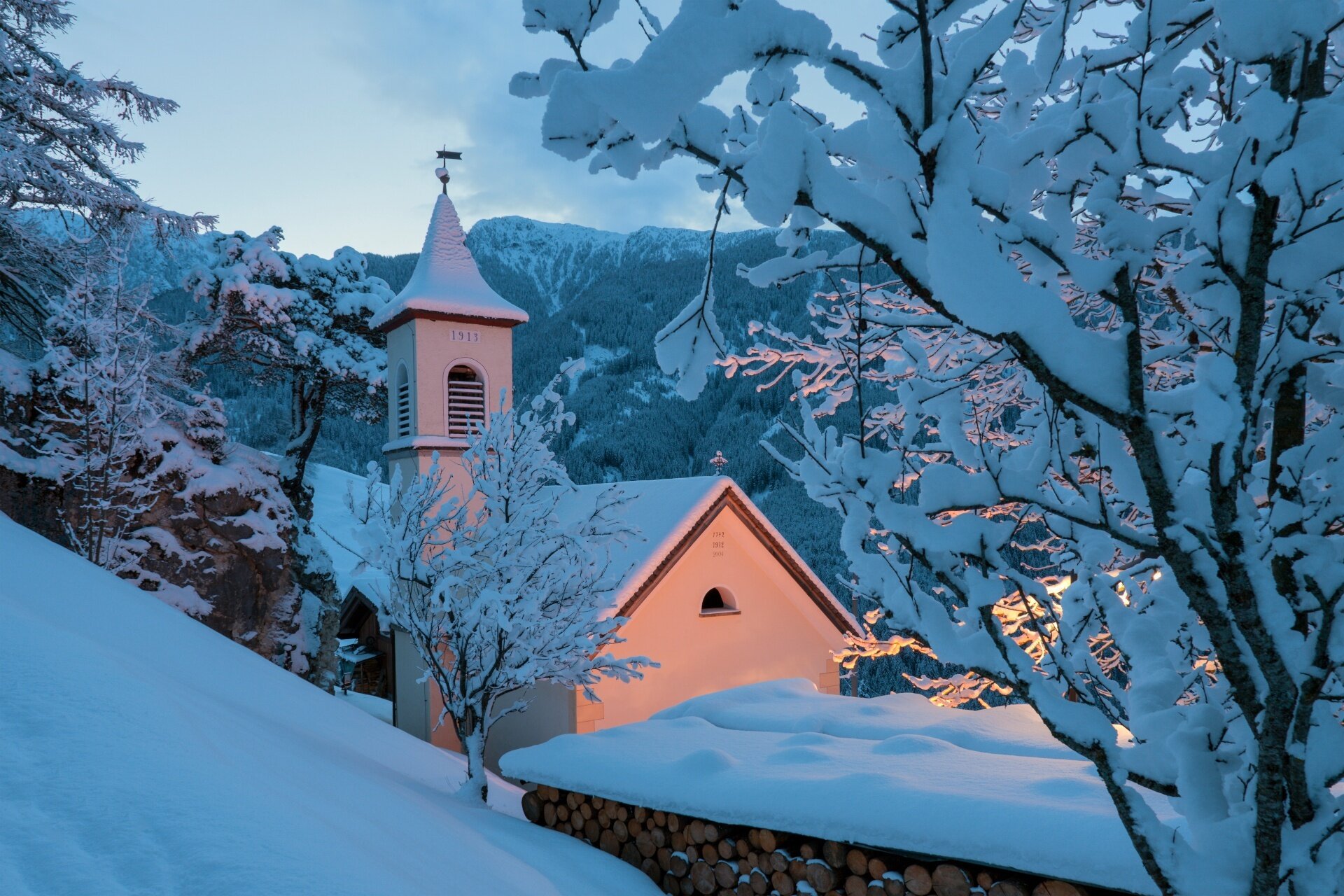 Zwischen Alten Heustadeln Im „Paradies Der Frauen“