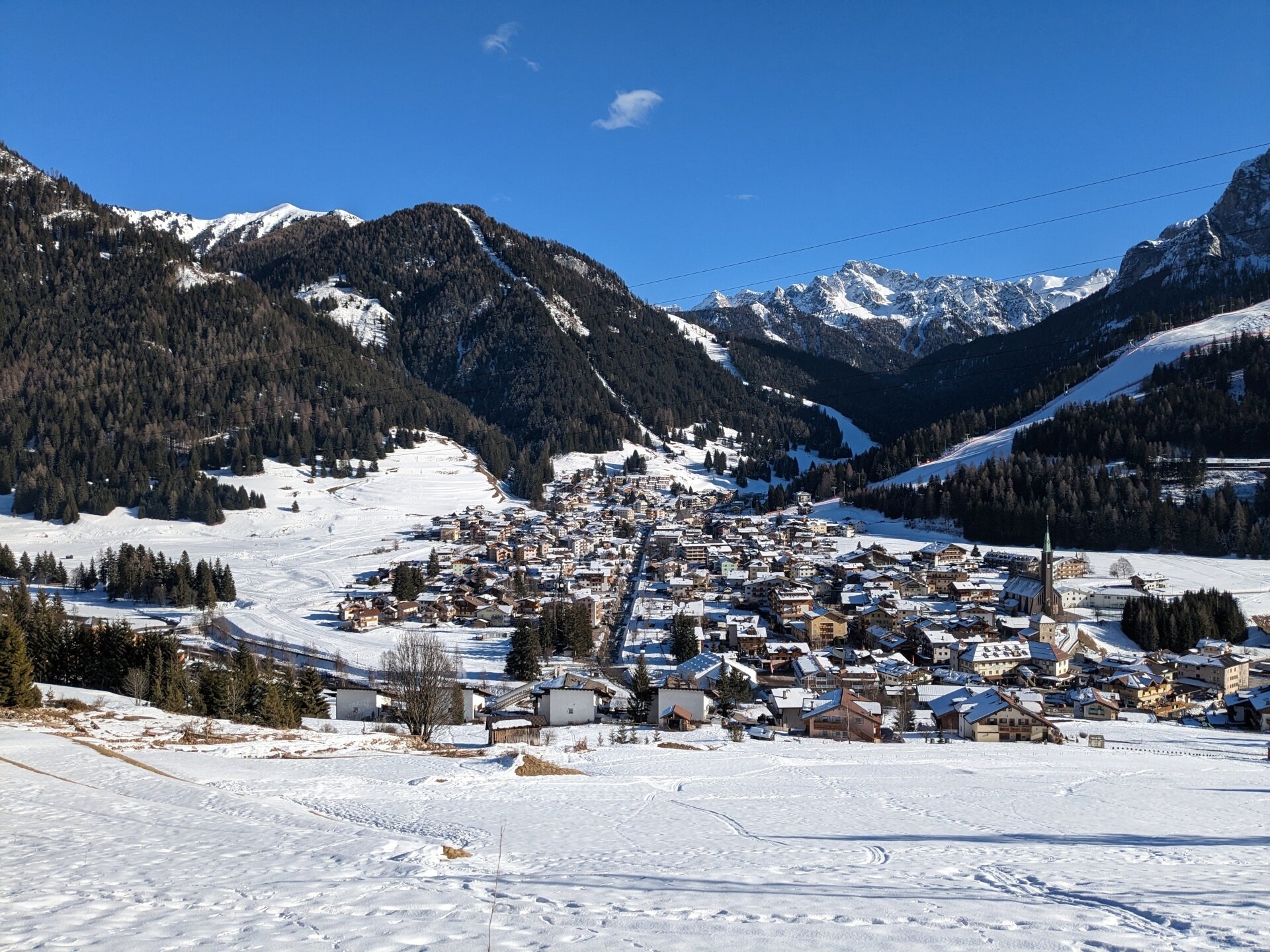 Zwischen Wiesen Und Erinnerungen Der Berge