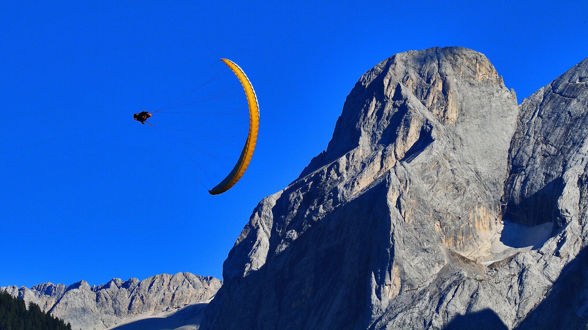 Parapendio sulle Dolomiti in Val di Fassa