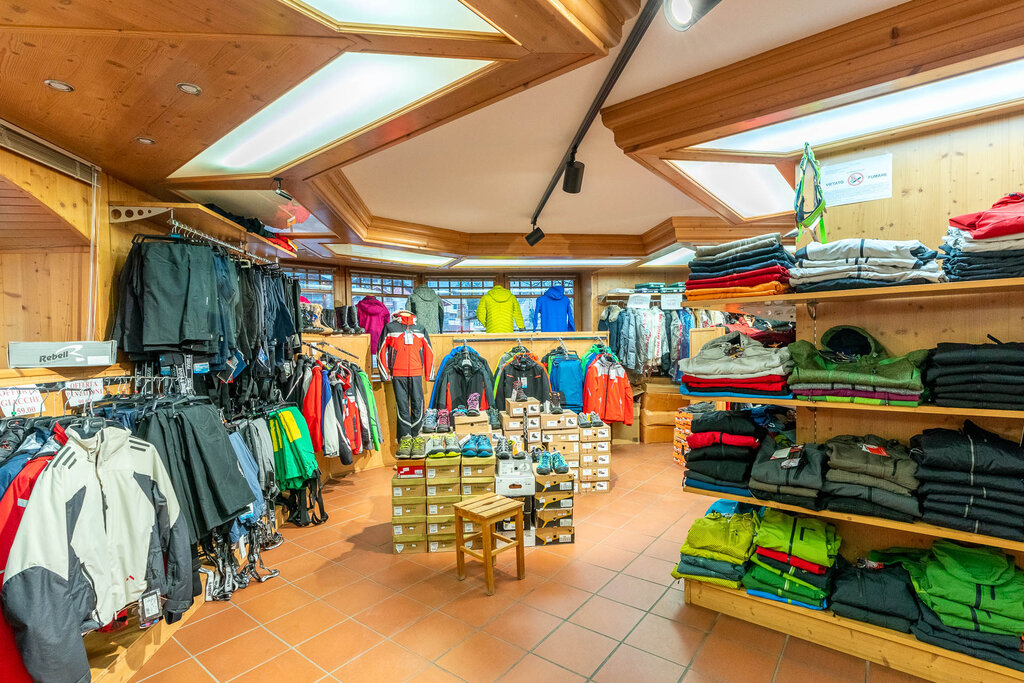 Content Dam Org 3 Images Full Rights Shopping Antermoia Sport Antermoia Sport Mazzin Archivio Apt Val Di Fassa Mrizzi 2