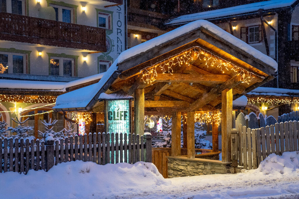 Content Dam Org 3 Images Full Rights Gusto Apr&egrave;s Ski Cliff Archivio Apt Val Di Fassa Mrizzi Apres Ski Cliff Canazei Inv