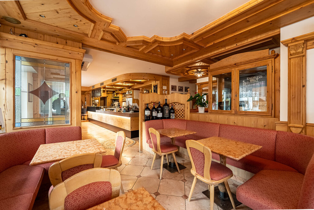 Content Dam Org 3 Images Full Rights Gusto Bar Apres Ski International Bar Apres Ski International Canazei Apt Val Di Fassa Mrizzi 09