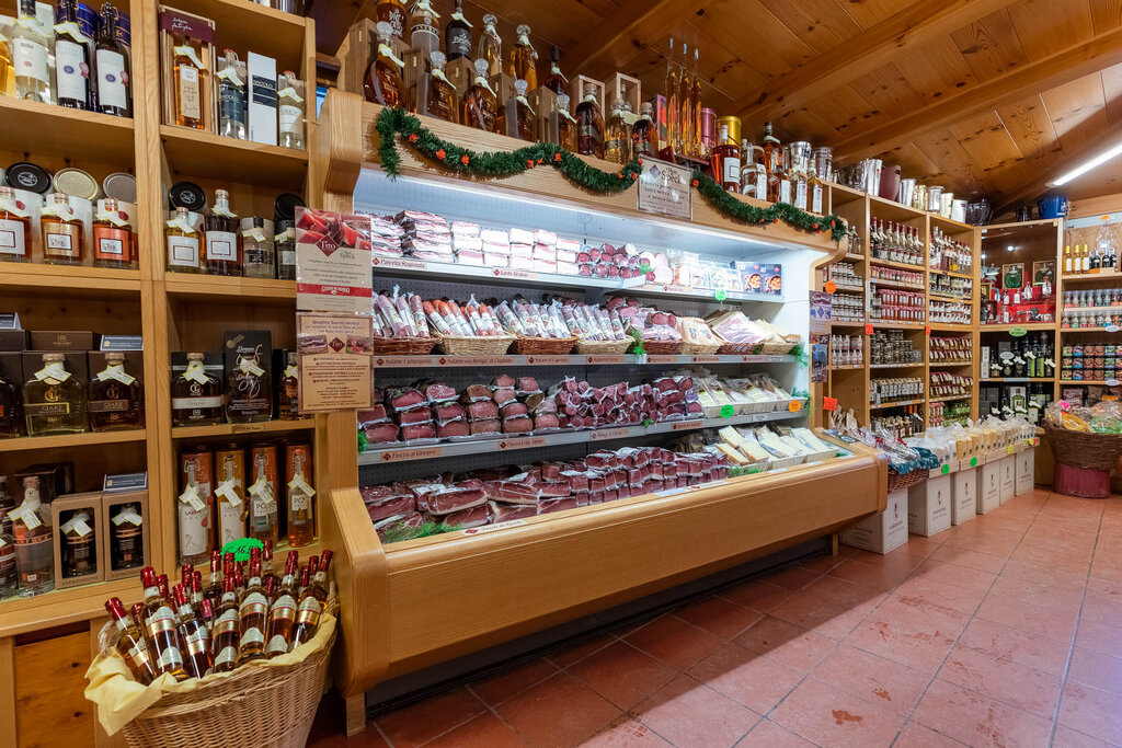 Content Dam Org 3 Images Full Rights Shopping Enoteca Valentini Prodotti Tipici Enoteca Valentini Prodotti Tipici Canazei Archivio Apt Val Di Fassa Mrizzi 05