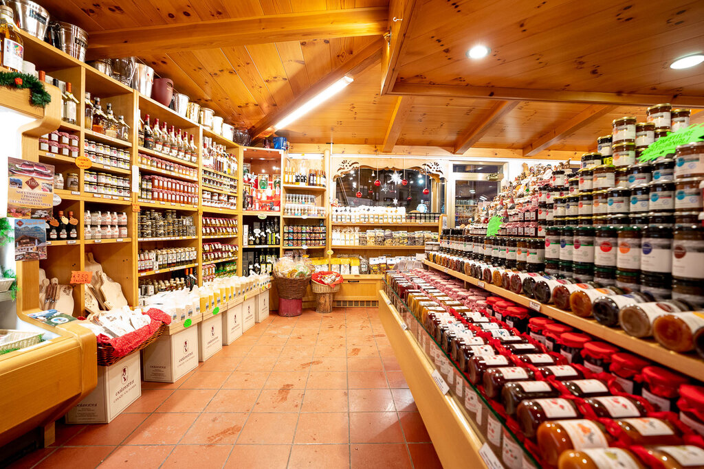 Content Dam Org 3 Images Full Rights Shopping Enoteca Valentini Prodotti Tipici Enoteca Valentini Prodotti Tipici Canazei Archivio Apt Val Di Fassa Mrizzi 06