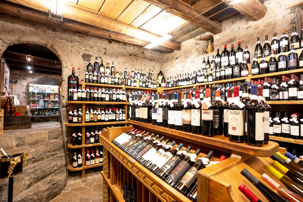 Content Dam Org 3 Images Full Rights Shopping Enoteca Valentini Prodotti Tipici Enoteca Valentini Prodotti Tipici Canazei Archivio Apt Val Di Fassa Mrizzi 11