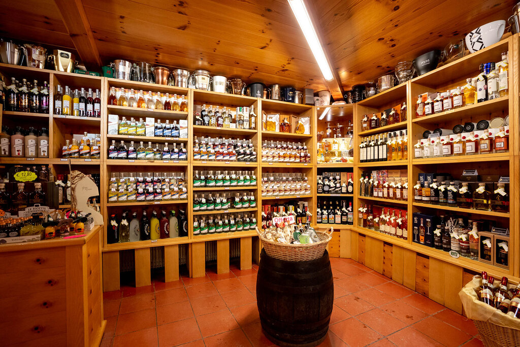 Content Dam Org 3 Images Full Rights Shopping Enoteca Valentini Prodotti Tipici Enoteca Valentini Prodotti Tipici Canazei Archivio Apt Val Di Fassa Mrizzi 12
