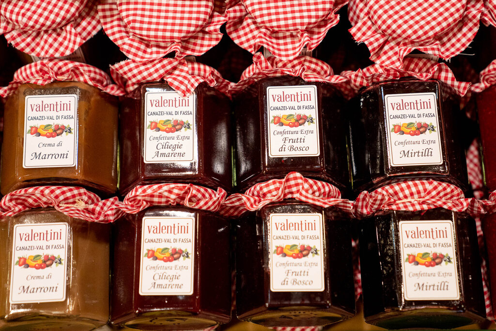 Content Dam Org 3 Images Full Rights Shopping Enoteca Valentini Prodotti Tipici Enoteca Valentini Prodotti Tipici Canazei Archivio Apt Val Di Fassa Mrizzi 13