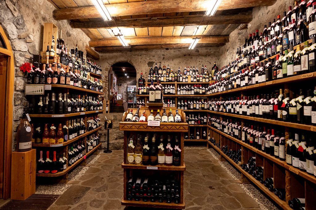 Content Dam Org 3 Images Full Rights Shopping Enoteca Valentini Prodotti Tipici Enoteca Valentini Prodotti Tipici Canazei Archivio Apt Val Di Fassa Mrizzi 15