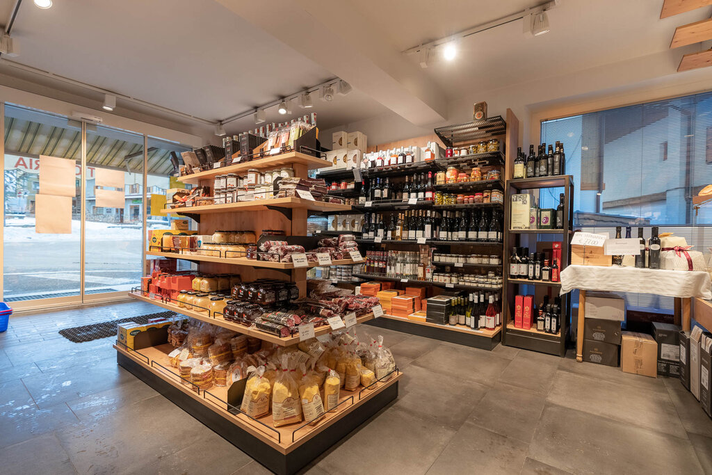 Content Dam Org 3 Images Full Rights Shopping L Malgher L Malgher Pozza Apt Val Di Fassa Mrizzi 05