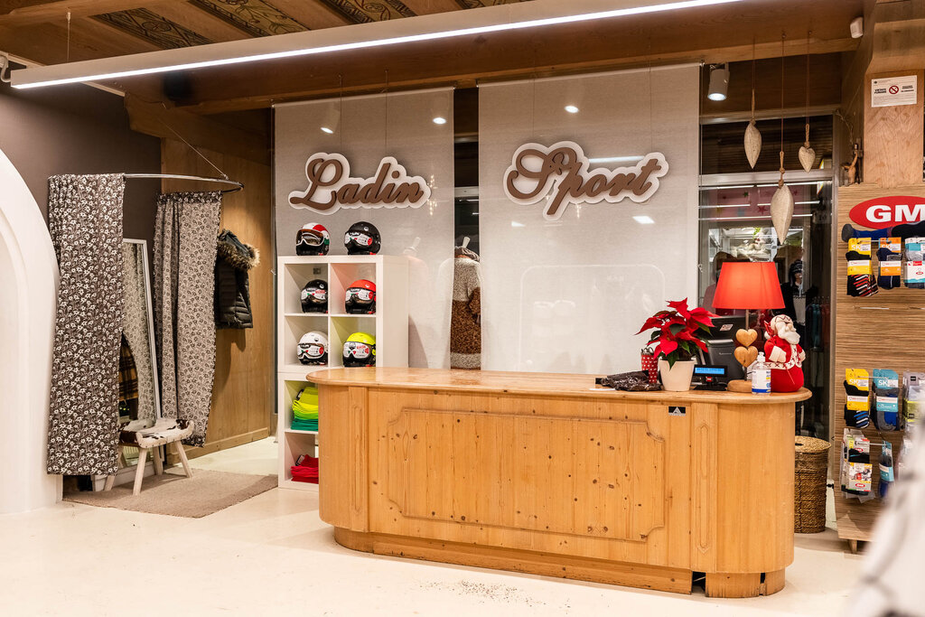 Content Dam Org 3 Images Full Rights Shopping Ladin Sport Campitello Ladin Sport Campitello Archivio Apt Val Di Fassa Mrizzi 2