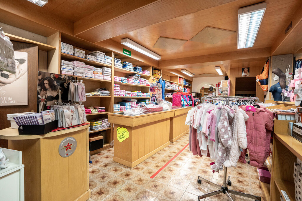 Content Dam Org 3 Images Full Rights Shopping Lino Sport Lino Sport Pozza Archivio Apt Val Di Fassa Mrizzi 14