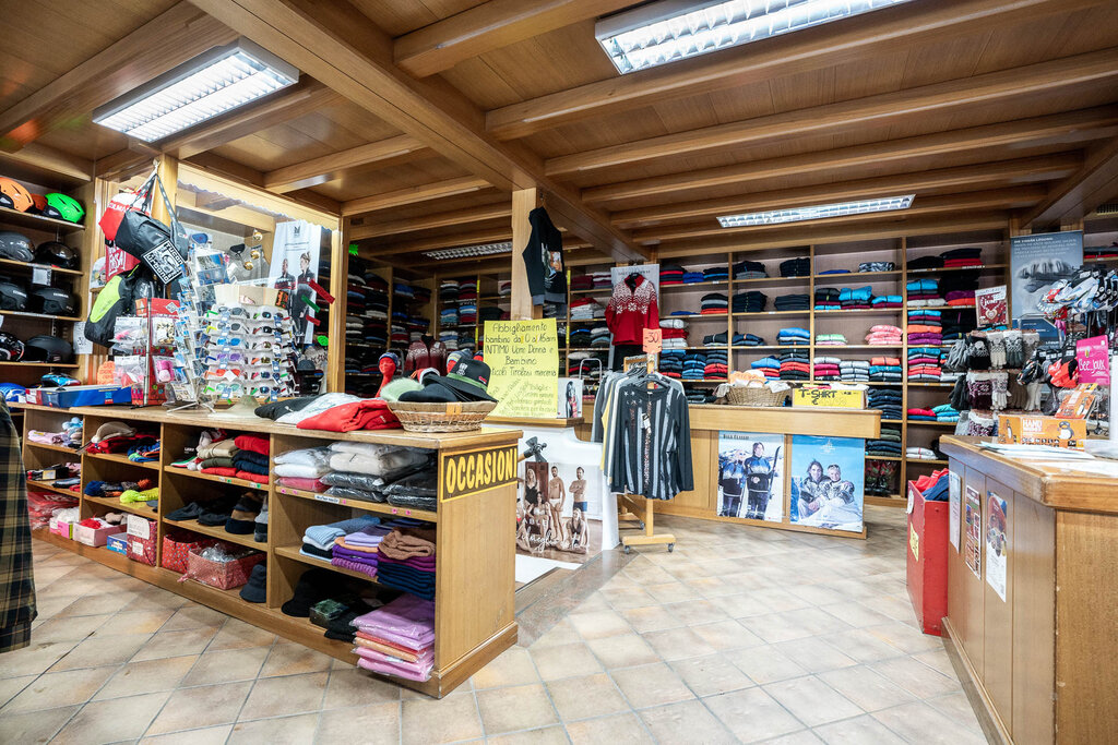 Content Dam Org 3 Images Full Rights Shopping Lino Sport Lino Sport Pozza Archivio Apt Val Di Fassa Mrizzi 6