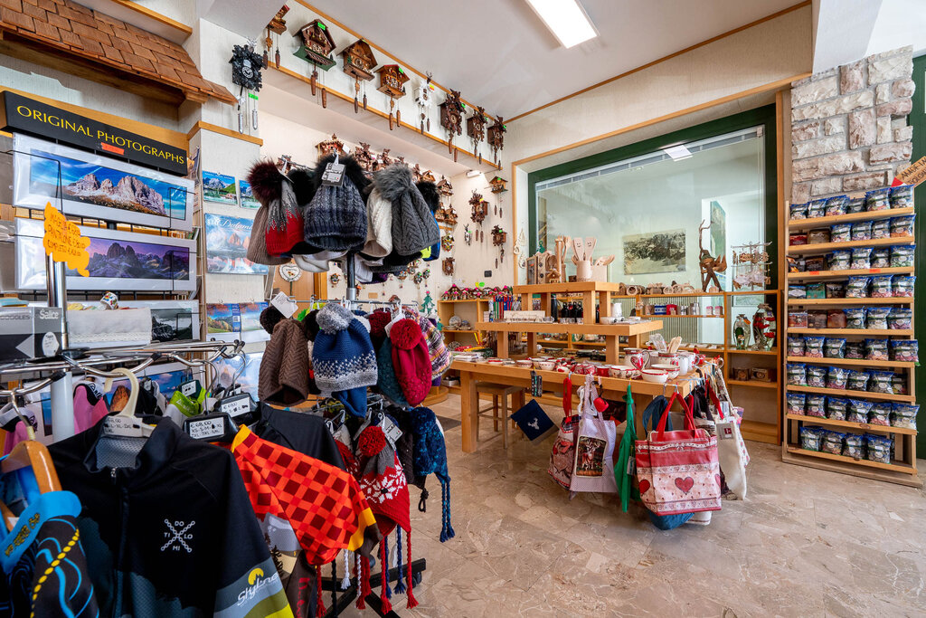 Content Dam Org 3 Images Full Rights Shopping Pordoi Souvenir Passo Pordoi Pordoi Souvenir Passo Pordoi Archivio Apt Val Di Fassa Mrizzi 8